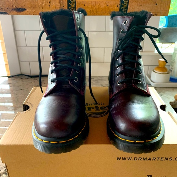 Womens sz 8 Dr. Martens in excellent condition - Picture 1 of 3